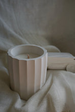 Cargar imagen en el visor de la galería, Colossus Candle
