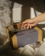 Cargar imagen en el visor de la galería, Good Morning Gorgon- Candle kit
