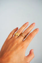 Cargar imagen en el visor de la galería, THE V ring
