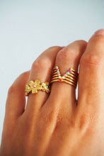 Cargar imagen en el visor de la galería, DAISIES ring
